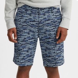 NWT Levi’s Men Chino Fish Print Shorts